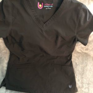 Medium urbane performance scrub top